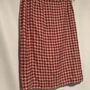 SZ 12 Houndstooth Skirt Kasper,Elegant Style Red & White Sophisticated Comfort!